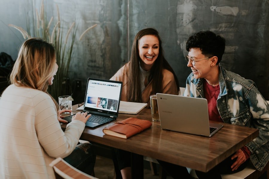 Consultant helping a business owner with Udyam registration